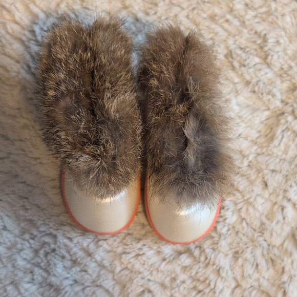 Faux Fur Trimmed White Boots - Picture 2 of 4